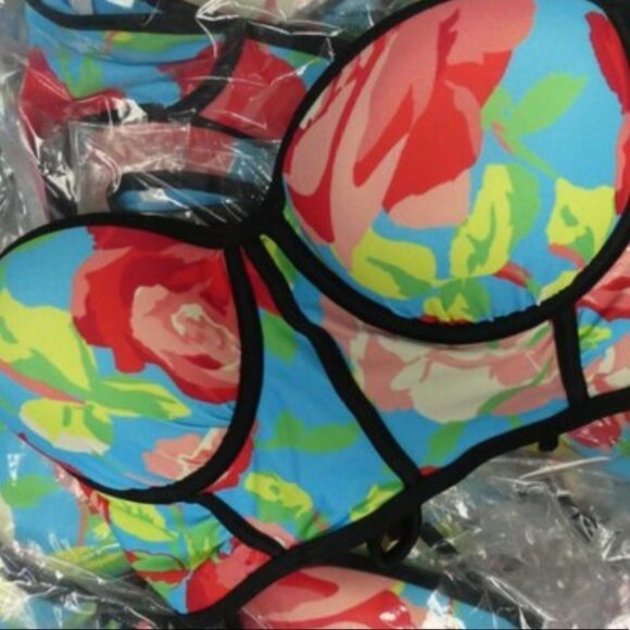 ⭐️Betsey Johnson vintage style swim top - Picture 3 of 9